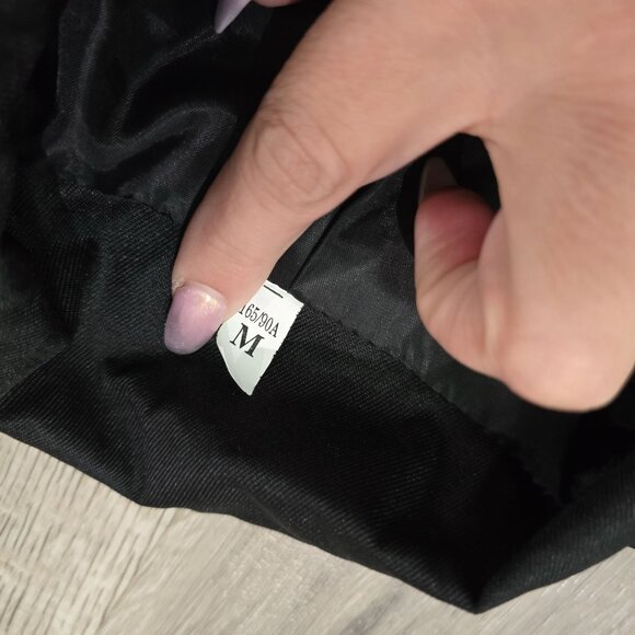 Umbrella academy Black Red Blazer Embroidered Crest Medium halloween costume - Picture 3 of 4